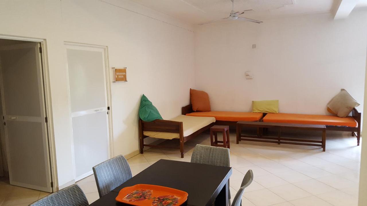 The Backpack Hub At Weligama Hostel Exterior photo
